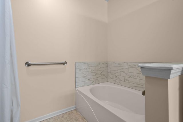 8159 Autumn Woods Trail, Ypsilanti, MI 48198