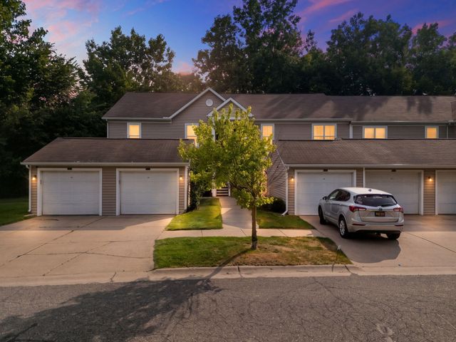 8159 Autumn Woods Trail, Ypsilanti, MI 48198