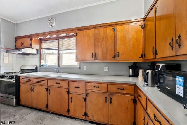 419 Hamilton St, Harrison Town, NJ 07029