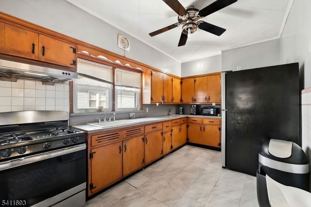 419 Hamilton St, Harrison Town, NJ 07029