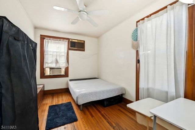 419 Hamilton St, Harrison Town, NJ 07029