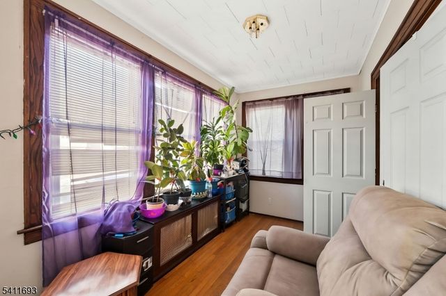 419 Hamilton St, Harrison Town, NJ 07029