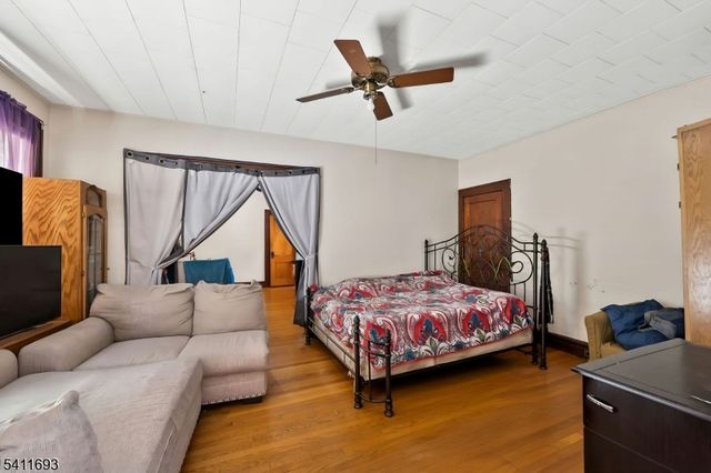 419 Hamilton St, Harrison Town, NJ 07029