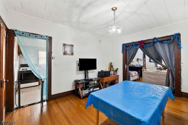 419 Hamilton St, Harrison Town, NJ 07029