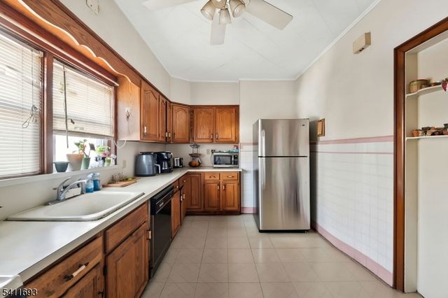 419 Hamilton St, Harrison Town, NJ 07029