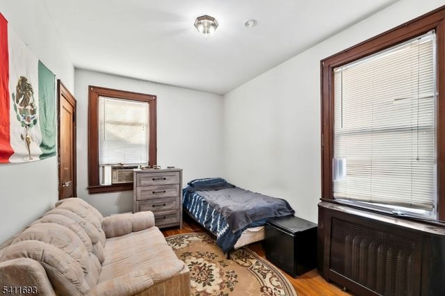 419 Hamilton St, Harrison Town, NJ 07029