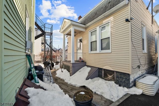 419 Hamilton St, Harrison Town, NJ 07029