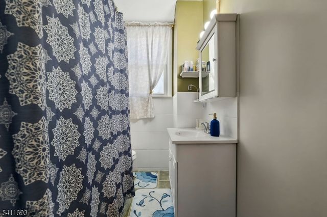 419 Hamilton St, Harrison Town, NJ 07029