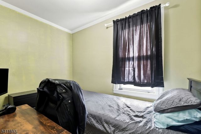 419 Hamilton St, Harrison Town, NJ 07029