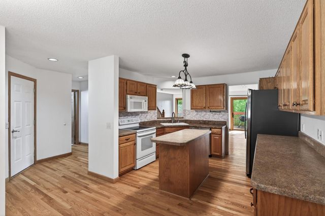 10779 53rd Avenue N, Plymouth, MN 55442