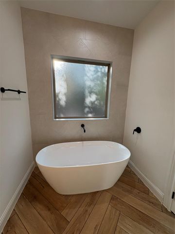 109 Cove Point, Conroe, TX 77356