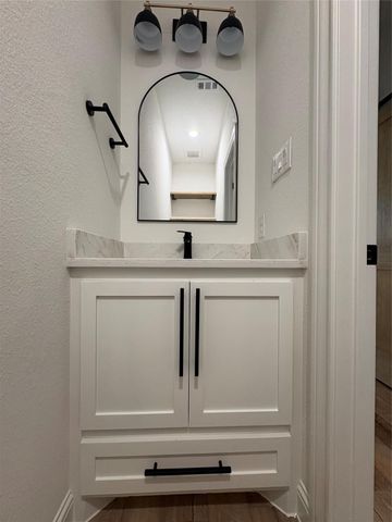 109 Cove Point, Conroe, TX 77356