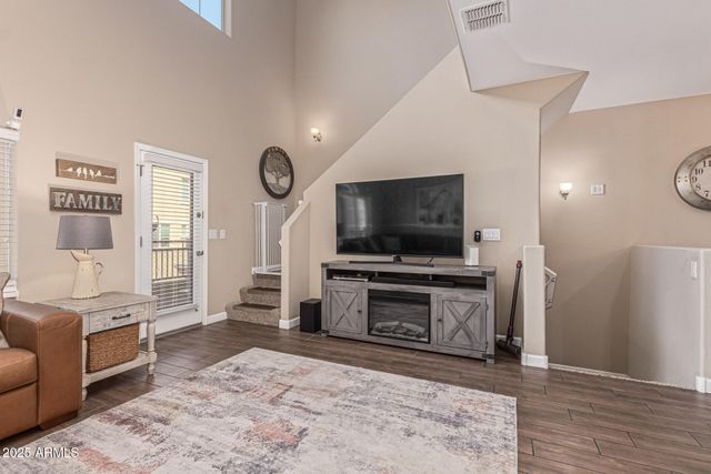 240 W Juniper Avenue, Gilbert, AZ 85233