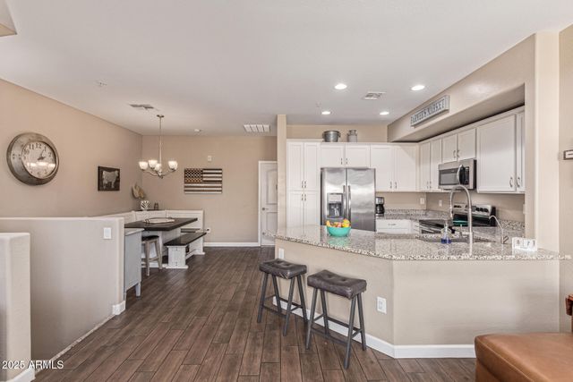 240 W Juniper Avenue, Gilbert, AZ 85233