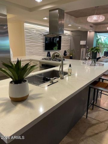 7127 E RANCHO VISTA Drive 2001, Scottsdale, AZ 85251