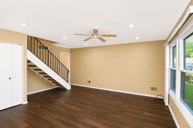 1796 Queensbury Circle, Hoffman Estates, IL 60169