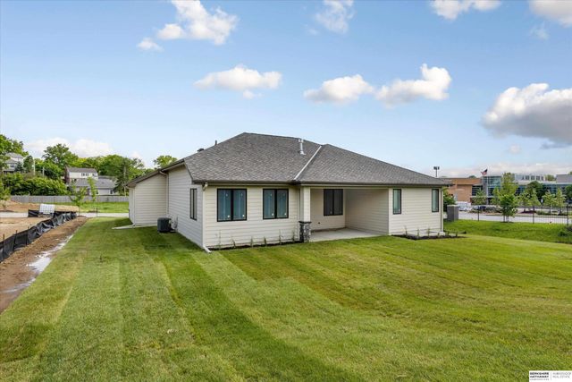 8646 Loveland Estates Court, Omaha, NE 68124