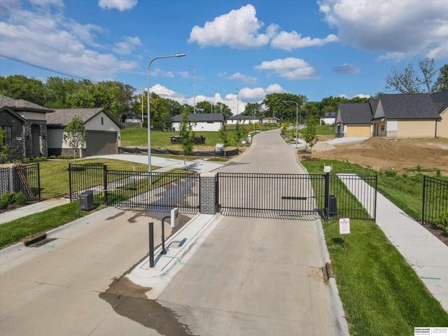 8646 Loveland Estates Court, Omaha, NE 68124