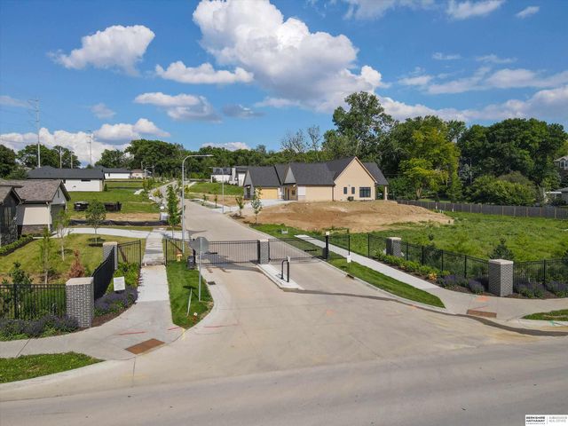 8646 Loveland Estates Court, Omaha, NE 68124