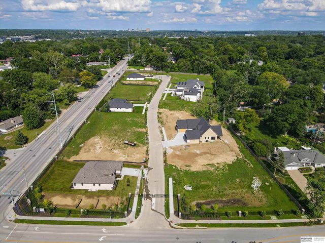 8646 Loveland Estates Court, Omaha, NE 68124