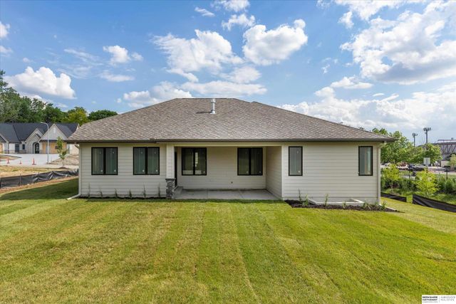 8646 Loveland Estates Court, Omaha, NE 68124