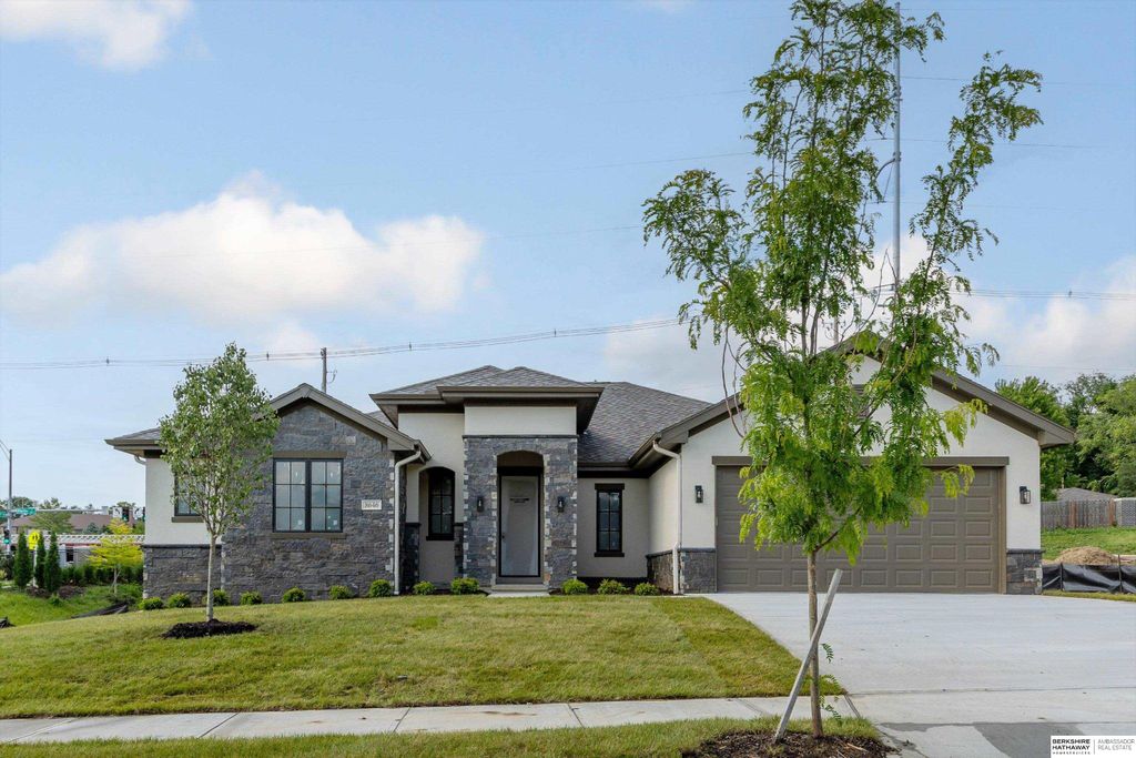 8646 Loveland Estates Court, Omaha, NE 68124