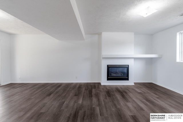 1106 Marshall Circle, Papillion, NE 68046