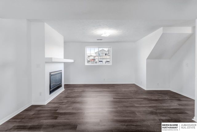 1106 Marshall Circle, Papillion, NE 68046