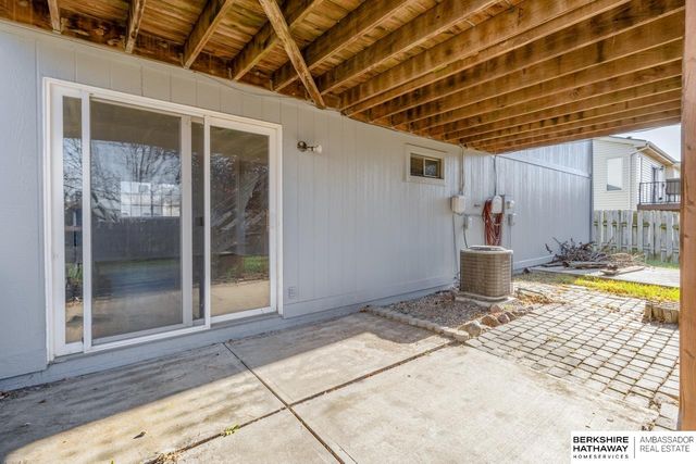 1106 Marshall Circle, Papillion, NE 68046