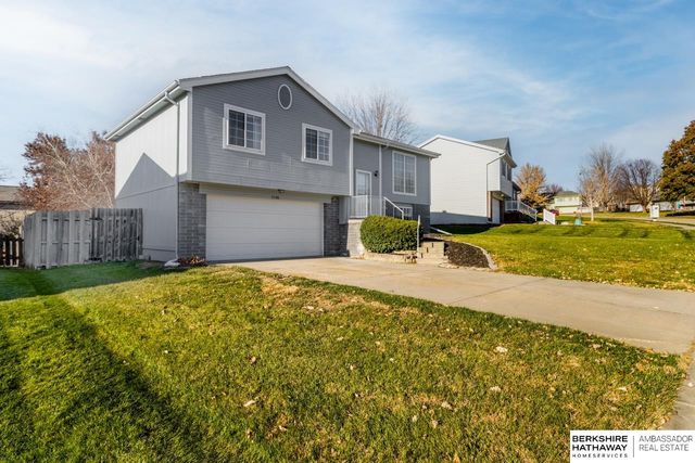 1106 Marshall Circle, Papillion, NE 68046