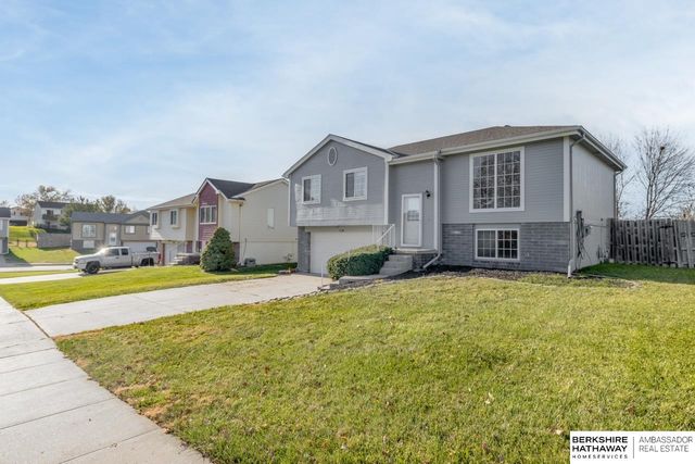 1106 Marshall Circle, Papillion, NE 68046