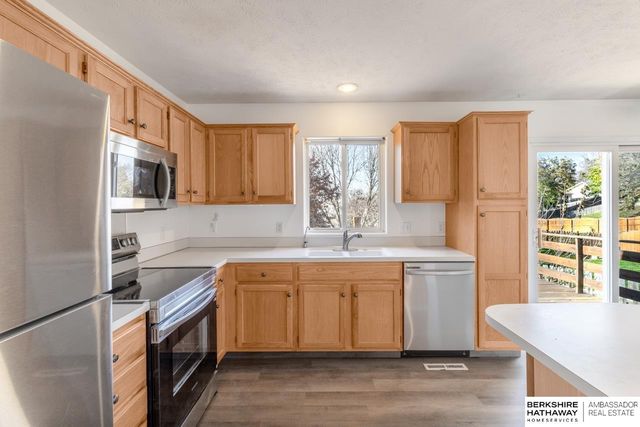 1106 Marshall Circle, Papillion, NE 68046