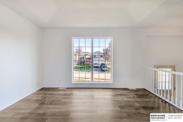 1106 Marshall Circle, Papillion, NE 68046