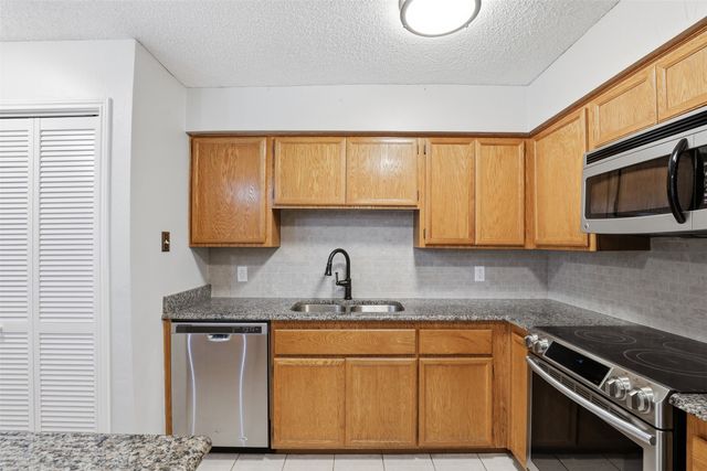 1611 Willow Lane, Euless, TX 76039