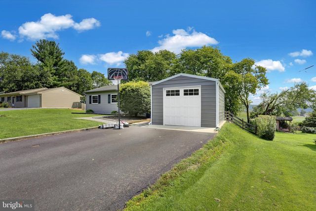 138 ELEANOR DR, Marietta, PA 17547