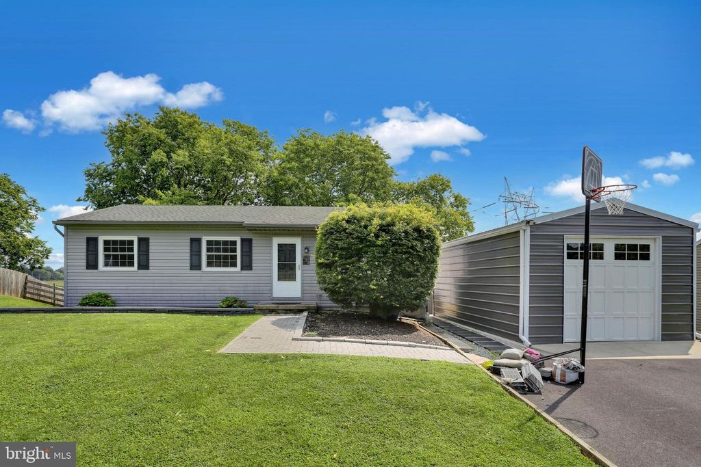 138 ELEANOR DR, Marietta, PA 17547
