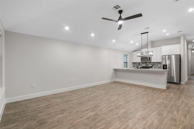 13018 Walden Road A, Montgomery, TX 77356