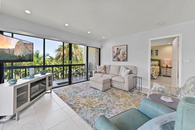 2550 Presidential Way 301, West Palm Beach, FL 33401