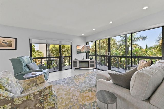 2550 Presidential Way 301, West Palm Beach, FL 33401