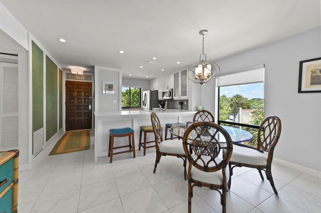 2550 Presidential Way 301, West Palm Beach, FL 33401
