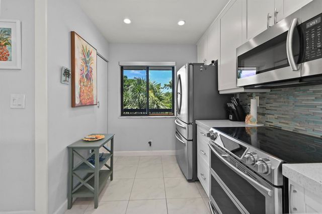 2550 Presidential Way 301, West Palm Beach, FL 33401