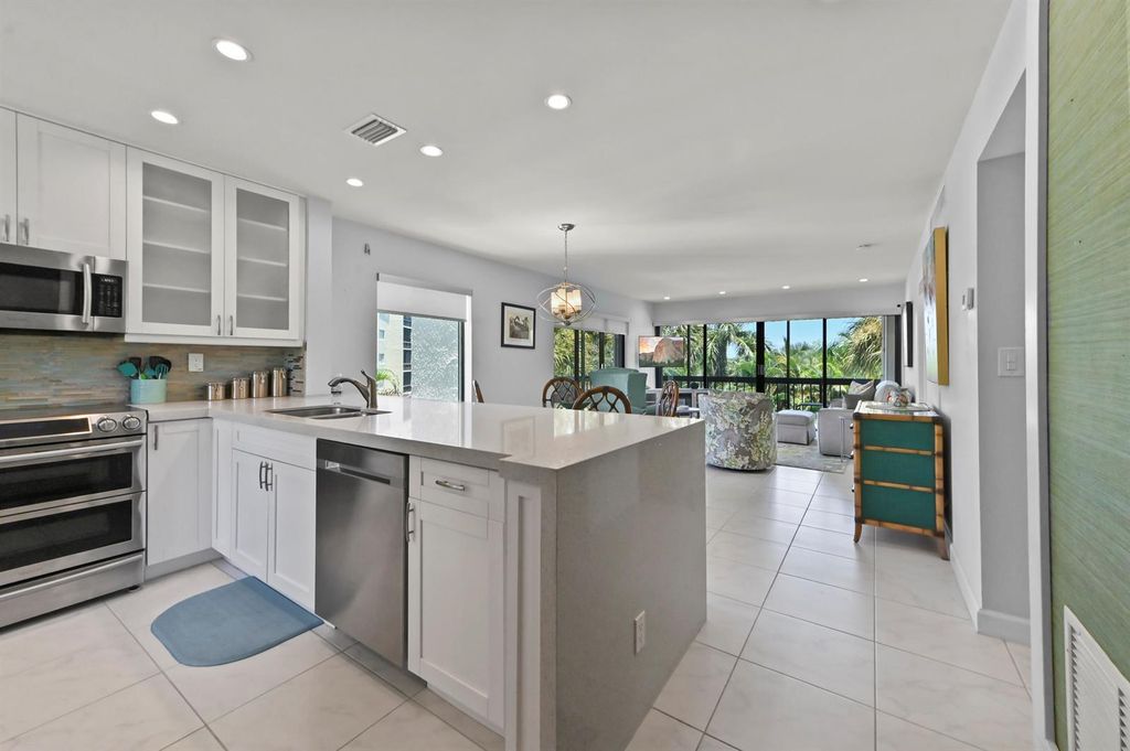 2550 Presidential Way 301, West Palm Beach, FL 33401