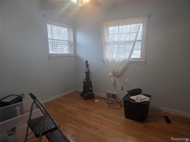 1842 Lathers Street, Garden City, MI 48135