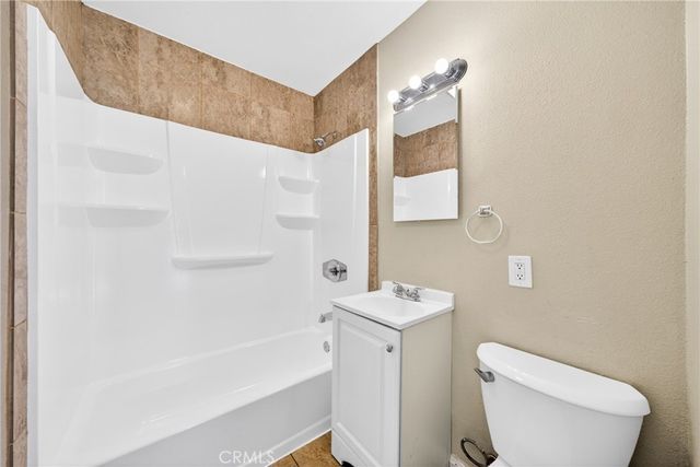 1905 E Palmer, Compton, CA 90221