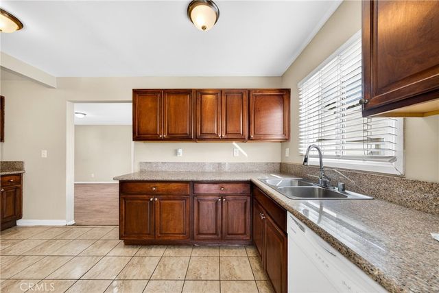 1905 E Palmer, Compton, CA 90221