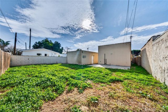 1905 E Palmer, Compton, CA 90221