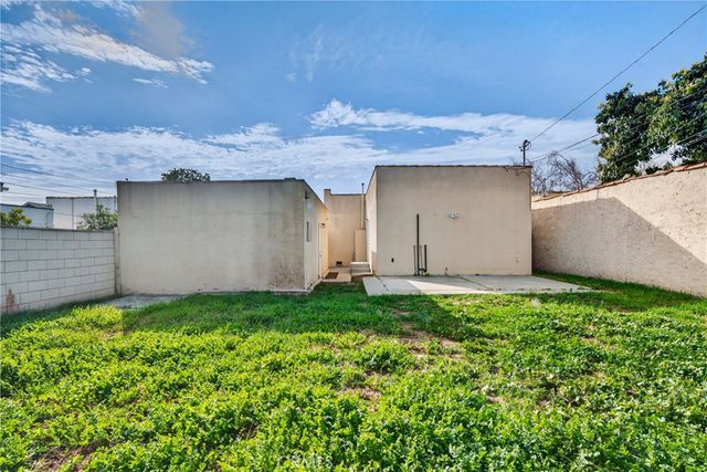 1905 E Palmer, Compton, CA 90221