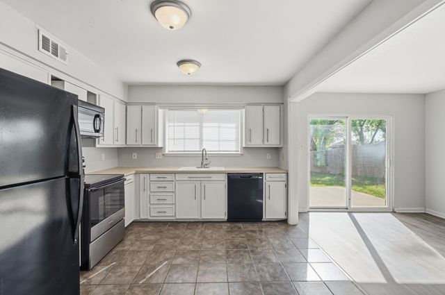 1885 Cliff View Drive, Lewisville, TX 75077