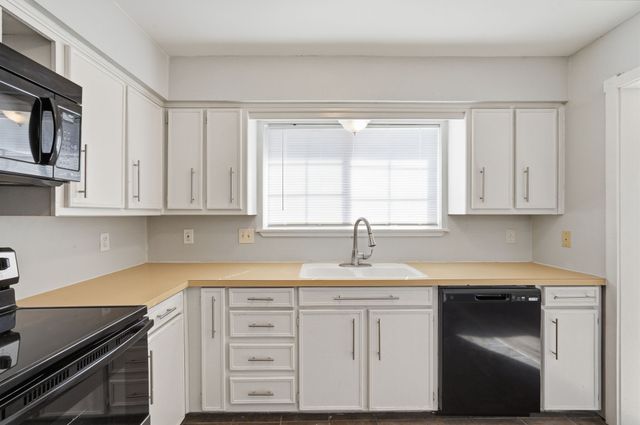 1885 Cliff View Drive, Lewisville, TX 75077