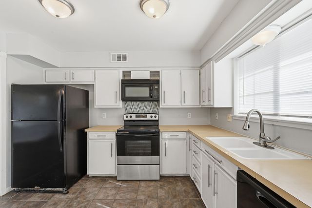 1885 Cliff View Drive, Lewisville, TX 75077